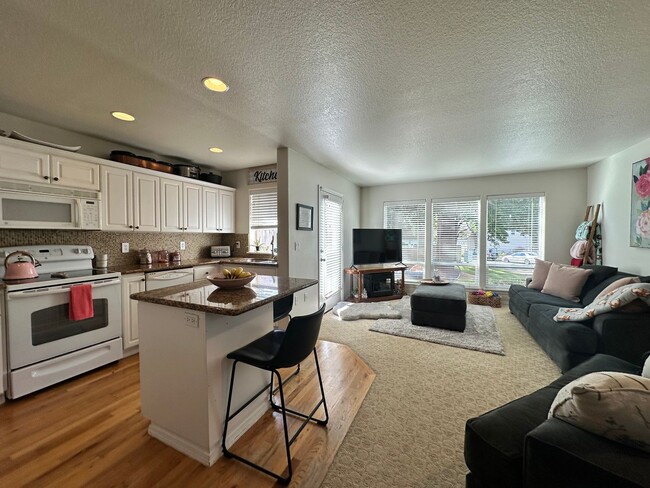 Foto del edificio - Spacious 3 Bedroom Townhome in Tualatin Ne...