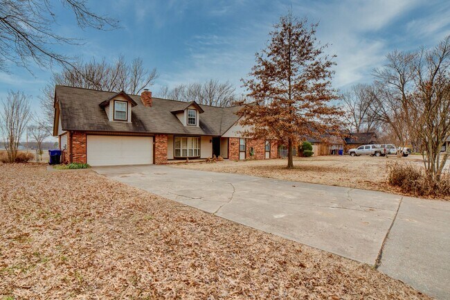 Foto del edificio - 3 Bed / 2 Bath in Broken Arrow!
