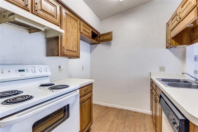 Building Photo - 6853 S Creek Dr