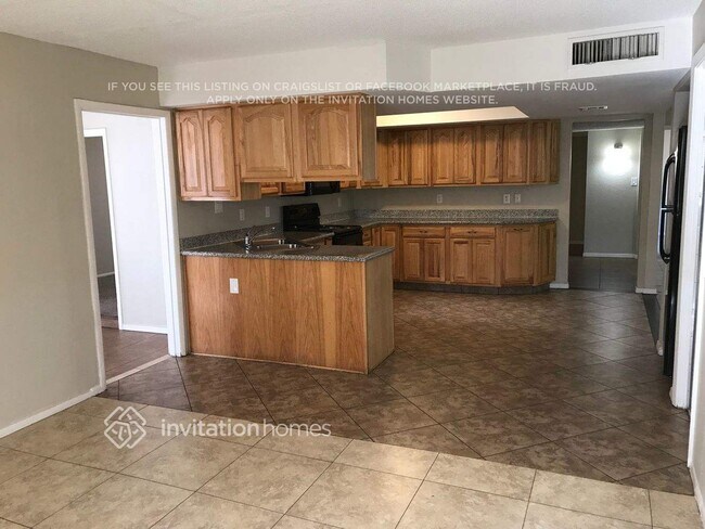 Building Photo - 4102 N 85th Dr