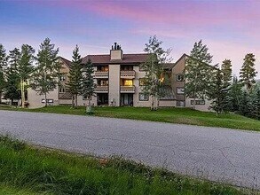 Building Photo - 1001 Grandview Dr