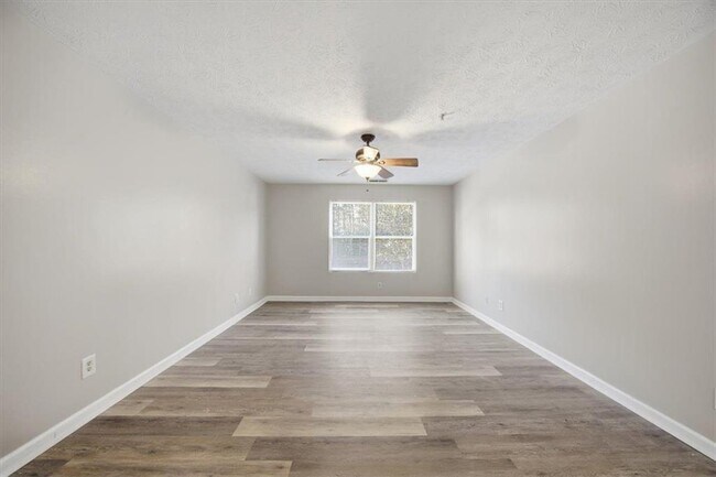 Foto del edificio - 8201 Fairington Ridge Cir