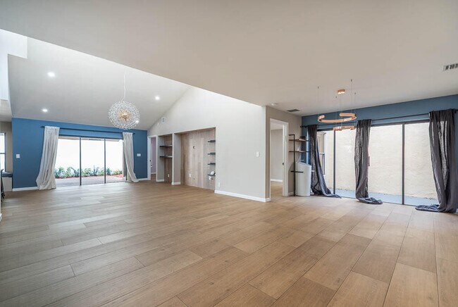 Foto del edificio - 6876 Palmar Ct