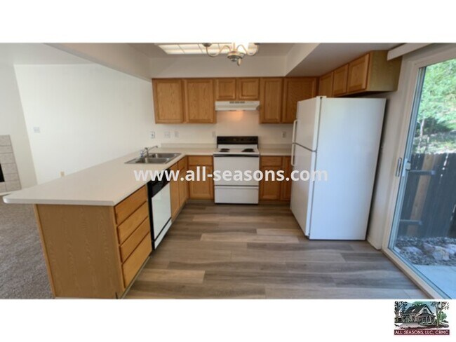 Building Photo - 2618 W Pikes Peak Ave