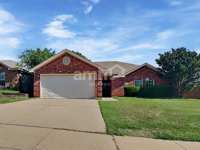 Building Photo - 818 La Sierra Ct