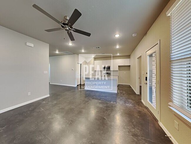 Foto del edificio - HOME FOR RENT IN WILLOW PARK
