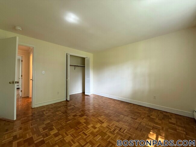 Foto del edificio - 32 Worthen Rd