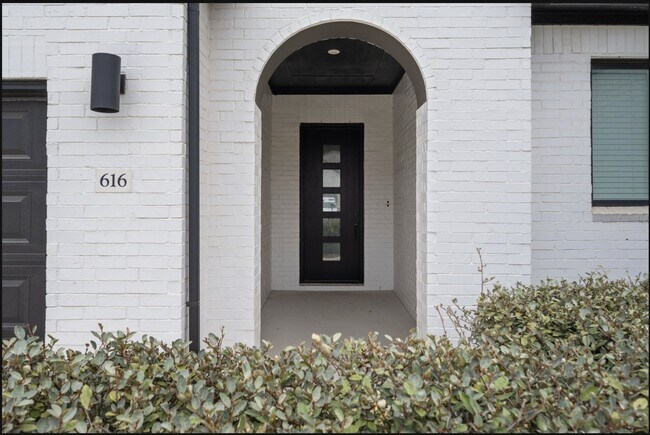 Foto del edificio - 616 Hallwood Dr