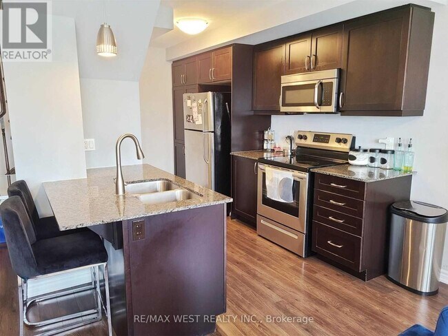 Building Photo - 118 Daylily Ln