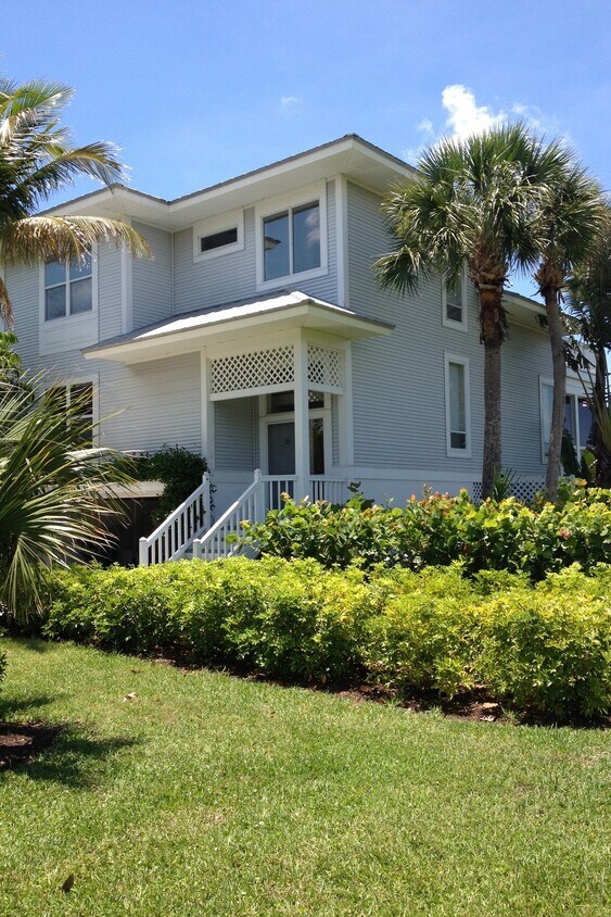 Primary Photo - 784 Beach View Dr