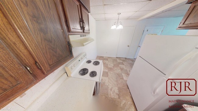 Foto del edificio - 2 br, 1 bath Apartment - 104 6th St NE Apt 2