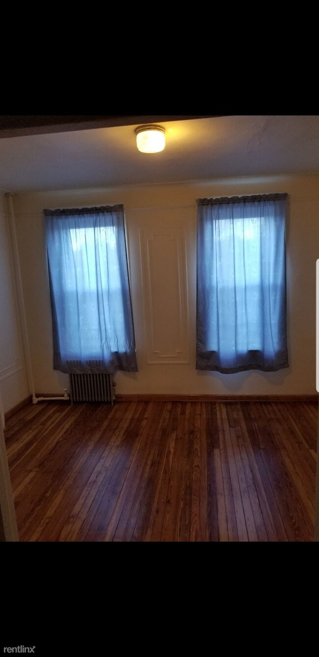 Foto del edificio - 2 br, 1 bath Apartment - 7129 66th St