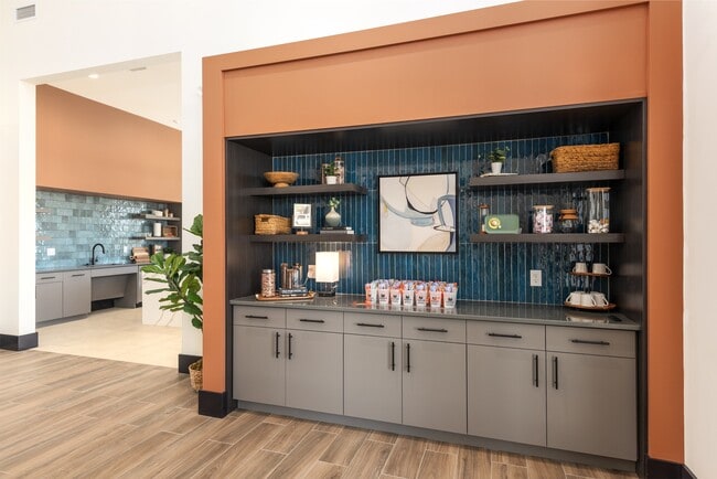 Building Photo - Montage at Hawk Ridge