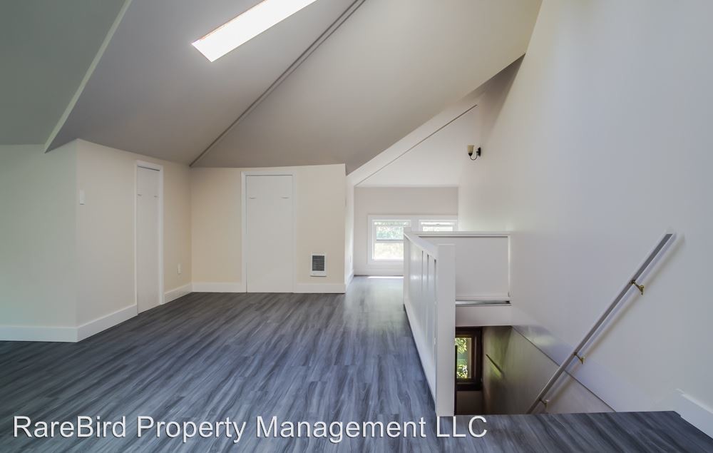 Foto principal - 2323-2329 NE Rodney Ave