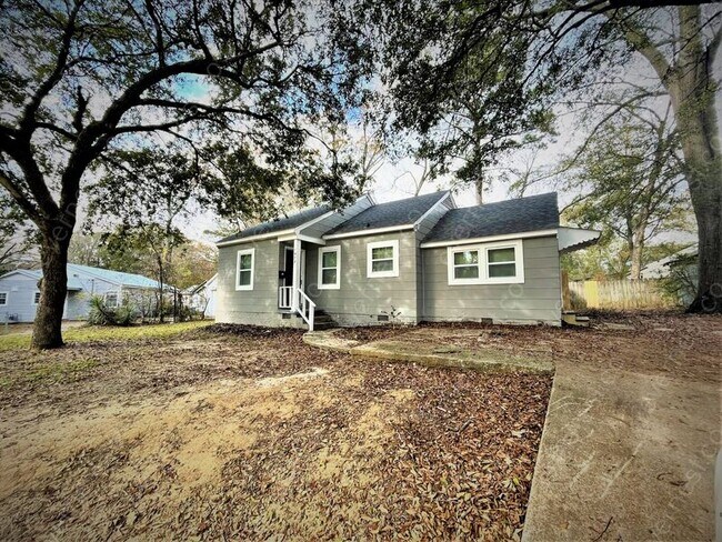 Building Photo - 472 E Northside Dr