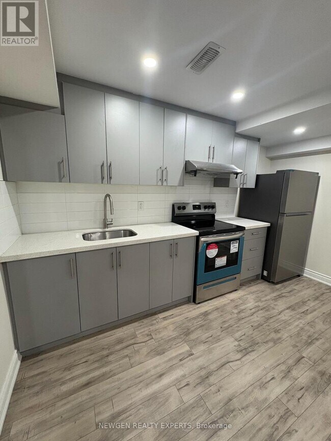 Photo du bâtiment - 102 Lanark Cir