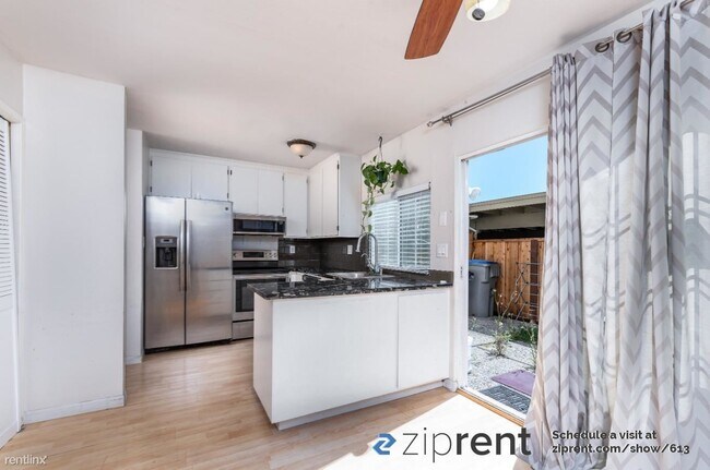 Building Photo - 2 br, 1.5 bath Townhome - 5542 Don Ricardo...