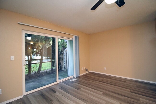 Foto del edificio - 3548-3548 NE 102nd Ave