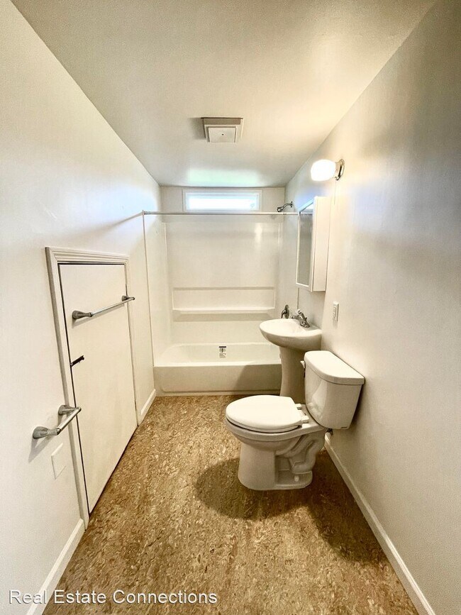 Building Photo - 3 br, 2 bath House - 670 W. 10th Avenue