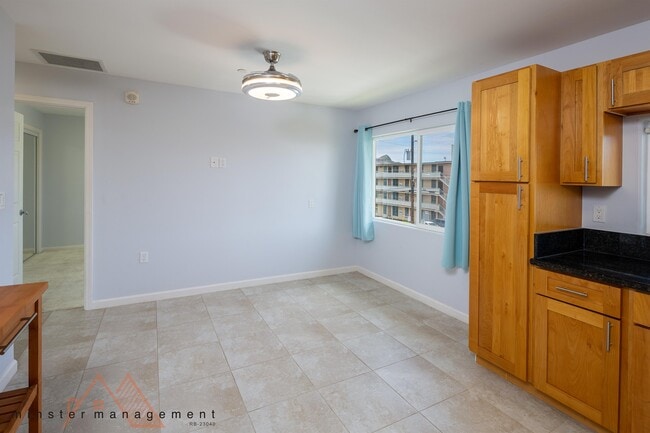 Building Photo - 2738 Leialoha Ave