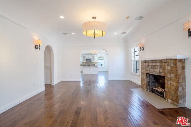 Foto del edificio - 1049 S Mansfield Ave