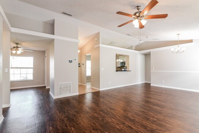 Foto del edificio - 13244 Pinyon Dr