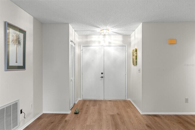 Foto del edificio - 1218 Gillespie Dr N