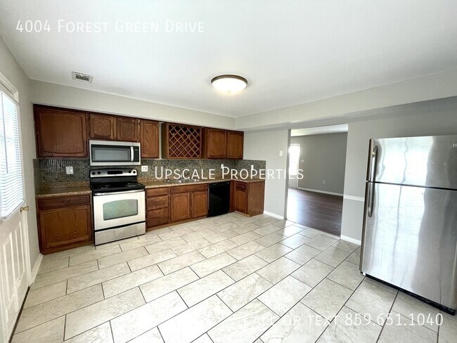 Foto del edificio - 4004 Forest Green Dr