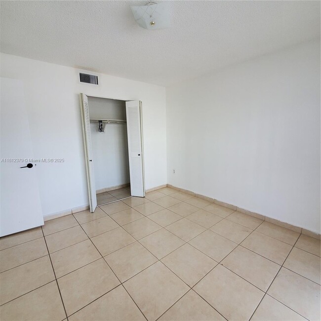 Building Photo - 4101 Indian Creek Dr