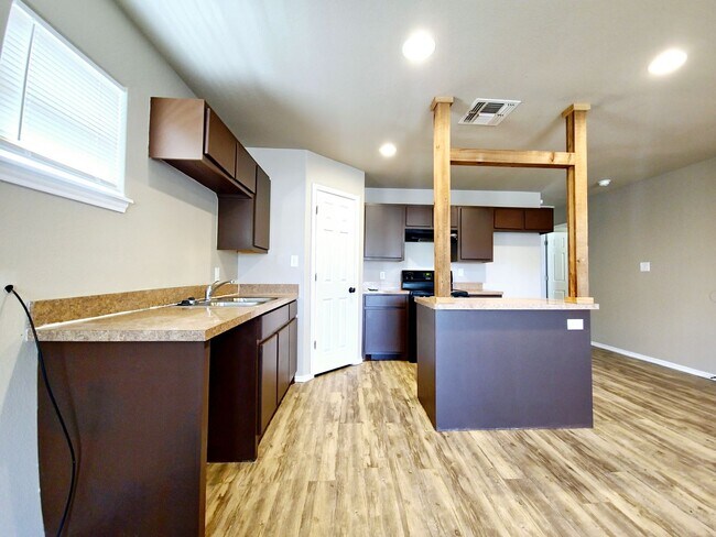 Building Photo - MOVE-IN SPECIAL: Charming 3 Bedroom Home
