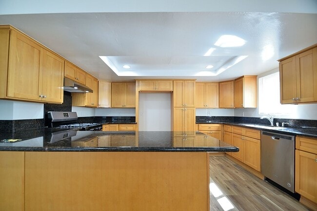 Building Photo - w4336