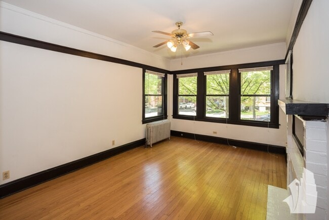 Building Photo - 1448 W Cornelia Ave