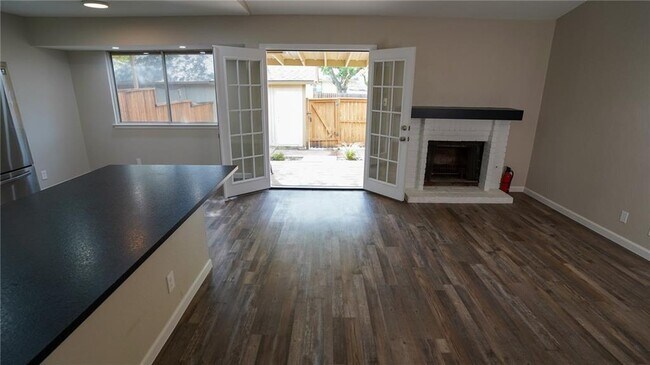 Building Photo - 1415 W Braker Ln