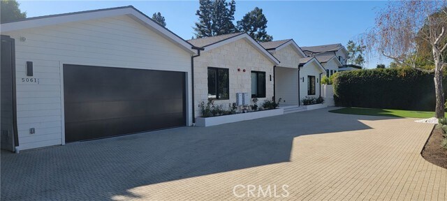 Foto del edificio - 5061 Woodley Ave