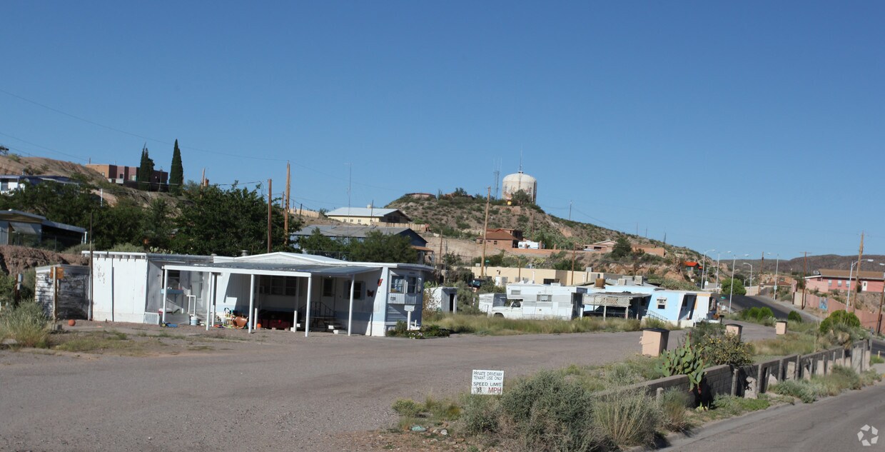 Building Photo - 601 Matson