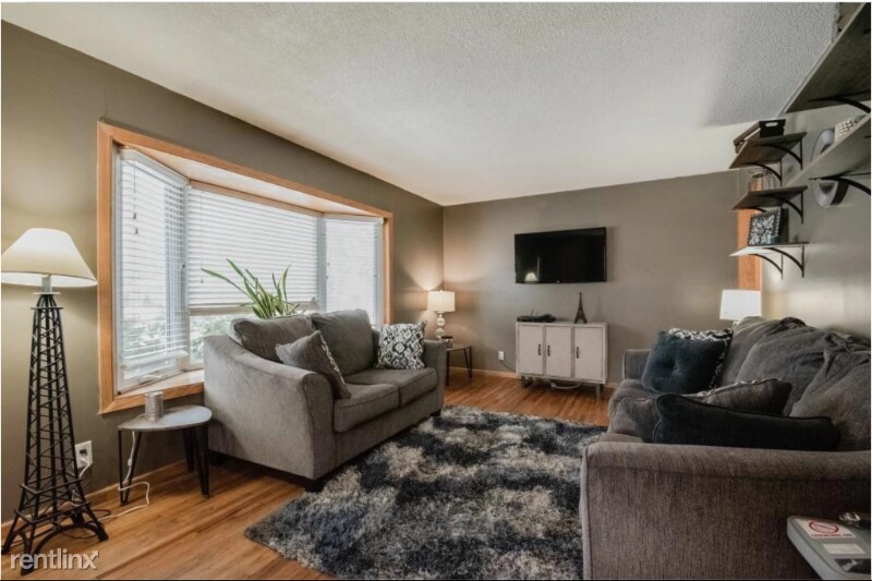 Foto principal - 8900 Columbus Ave S