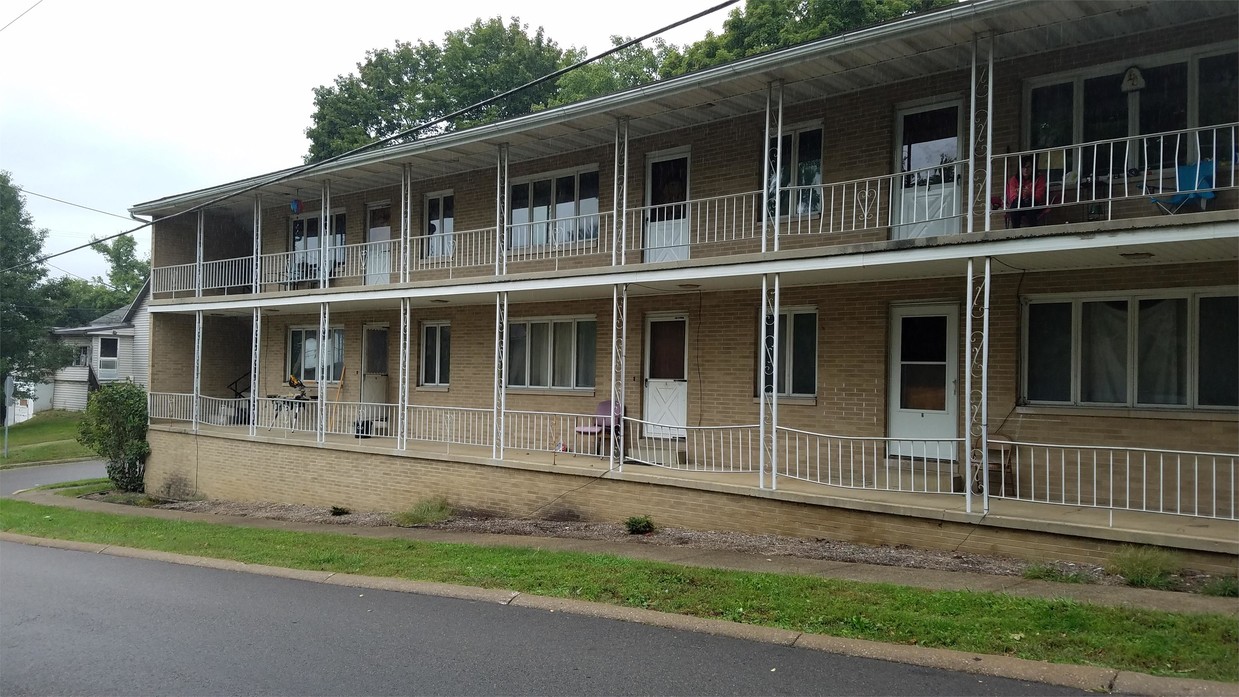 Foto principal - 220 E Adams St