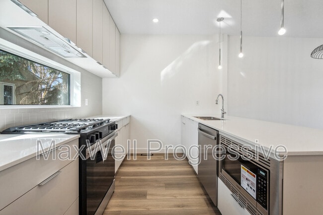 Building Photo - 9121-9165 65 Ave NW