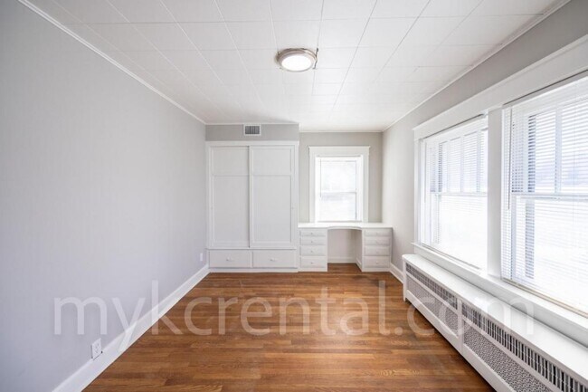 Building Photo - 17 S 17th St