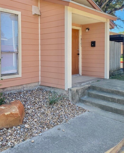 Primary Photo - 1015 Sunset Dr
