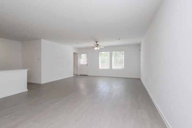 Building Photo - 16002 Tallis Dr