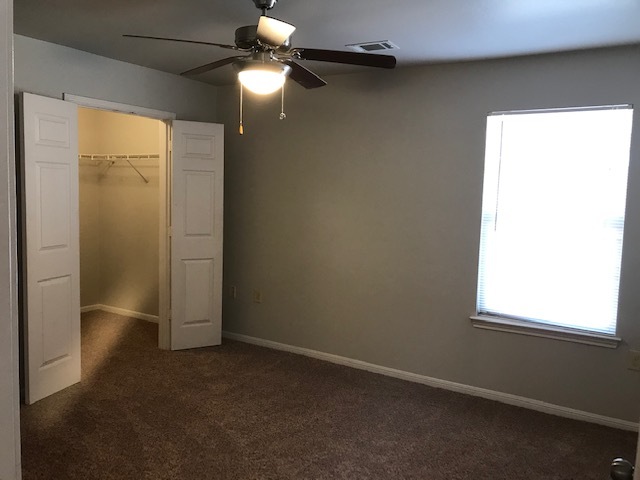 bed room w/ walk in closet - Stoneleaf at Dalhart