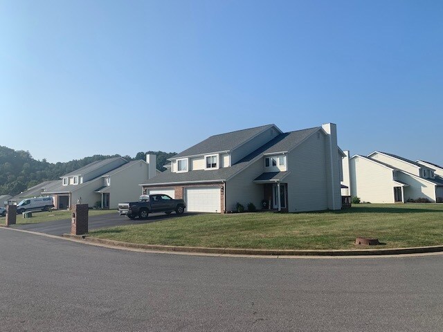 Primary Photo - 167B Robinson Walk