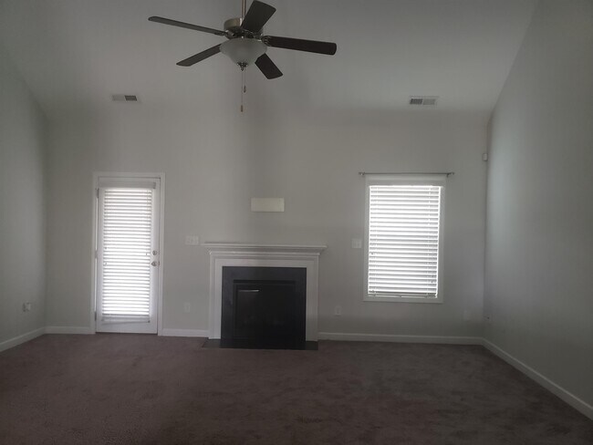 Building Photo - 2332 Courtland Dr