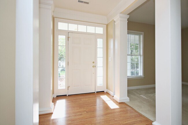 Foto del edificio - Dog Friendly End-Unit Crozet Home