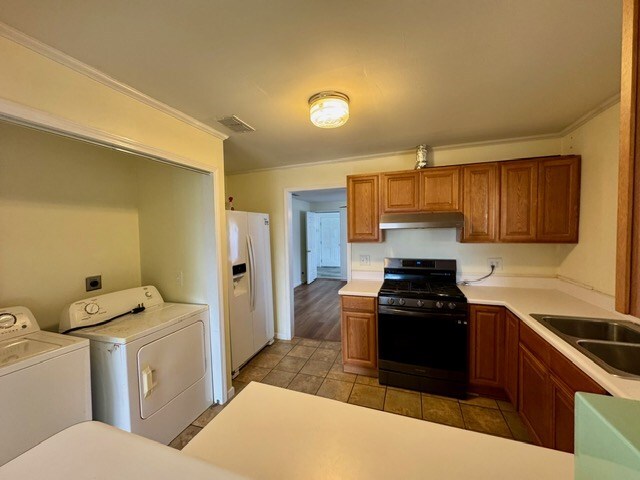 Building Photo - 352 Bonita St