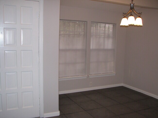 Dinning - 8560 Park Ln