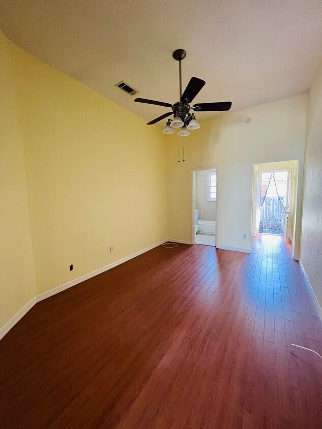 1027 Austerlitz St, New Orleans, LA 70115 Condo for Rent in New