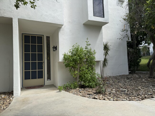Building Photo - 48728 Desert Flower Dr