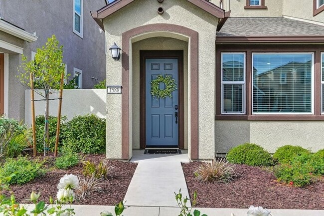 Building Photo - 1588 Parkside Way